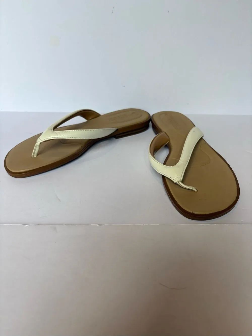 Montego Bay Club Women's Cream Leather Thong Sandals Size 8 1/2